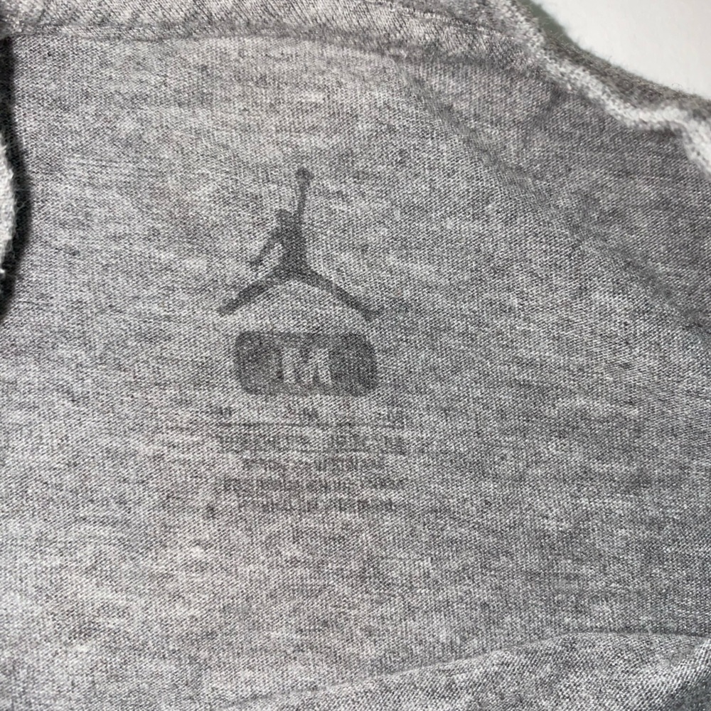 Boys Air Jordan Youth size M shirt